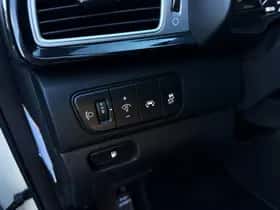 Kia Niro (2016) thumbnail 12
