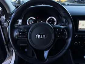 Kia Niro (2016) thumbnail 13