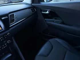 Kia Niro (2016) thumbnail 20