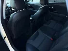 Kia Niro (2016) thumbnail 22