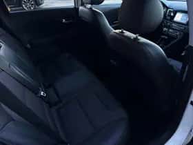 Kia Niro (2016) thumbnail 28
