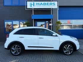 Kia Niro (2016) thumbnail 8