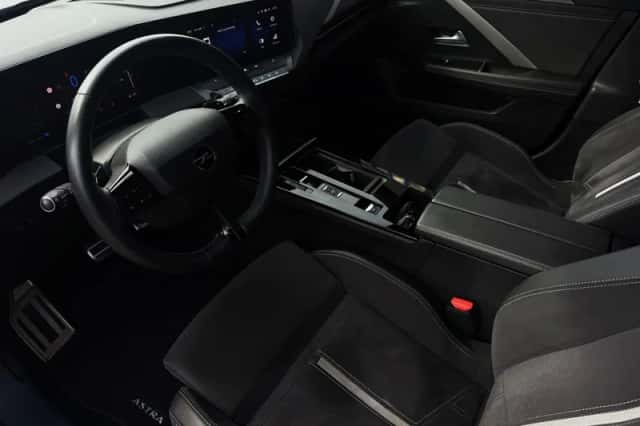 Opel Astra (2023) thumbnail 3