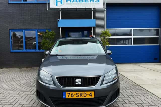 SEAT Alhambra (2011) thumbnail 2