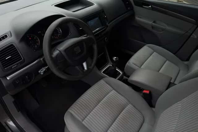 SEAT Alhambra (2011) thumbnail 3