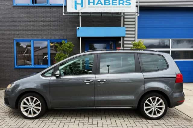 SEAT Alhambra (2011) thumbnail 4