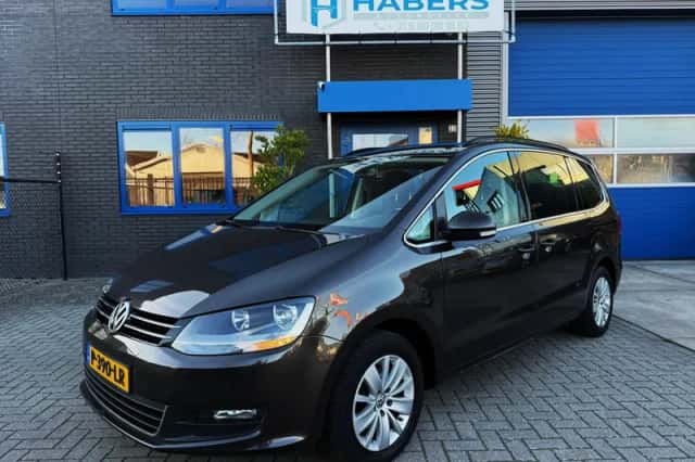 Volkswagen Sharan (2015) thumbnail 1