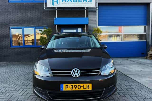 Volkswagen Sharan (2015) thumbnail 2