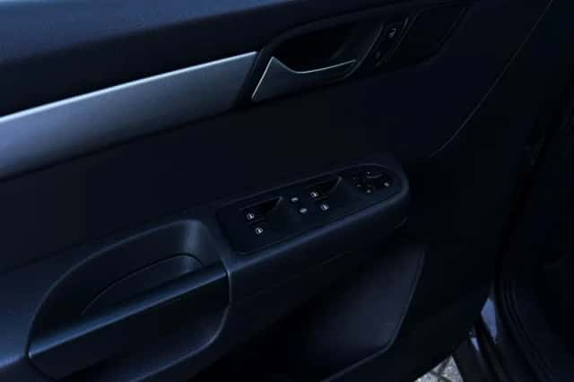 Volkswagen Sharan (2015) thumbnail 12