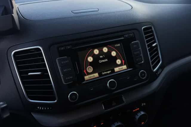 Volkswagen Sharan (2015) thumbnail 18