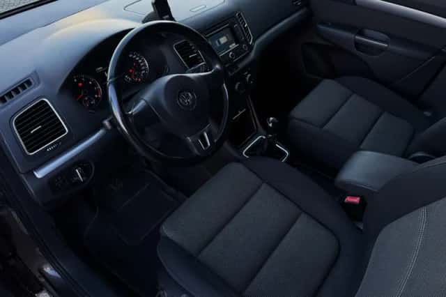 Volkswagen Sharan (2015) thumbnail 3