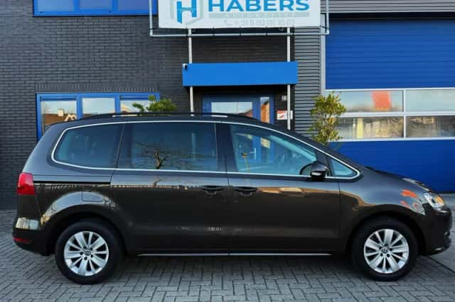 Volkswagen Sharan (2015) thumbnail 9