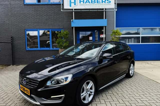 Volvo V60 (2014) thumbnail 1