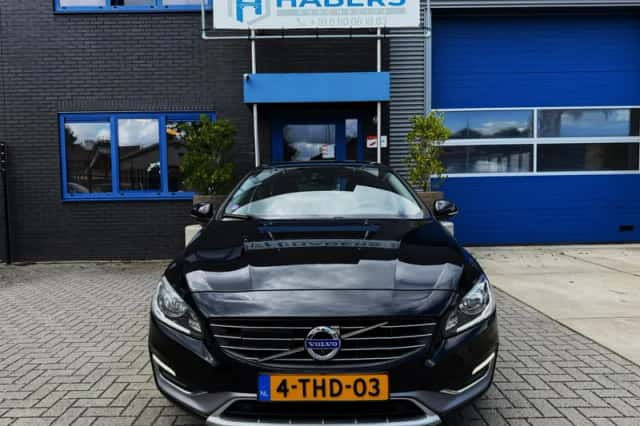 Volvo V60 (2014) thumbnail 2