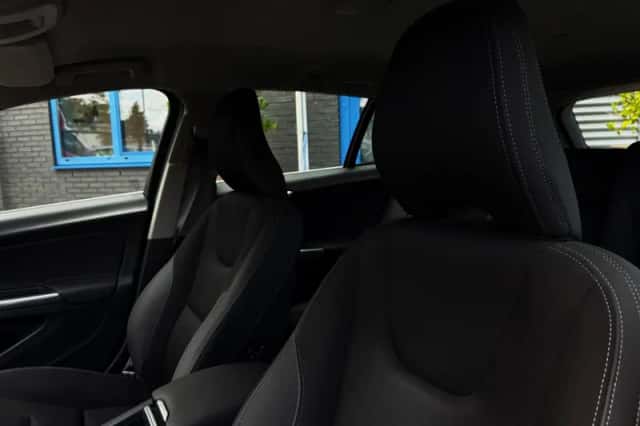 Volvo V60 (2014) thumbnail 11