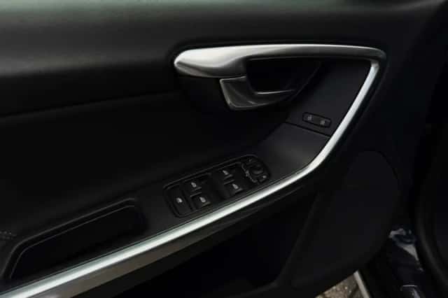 Volvo V60 (2014) thumbnail 12