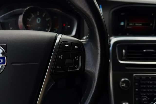 Volvo V60 (2014) thumbnail 15