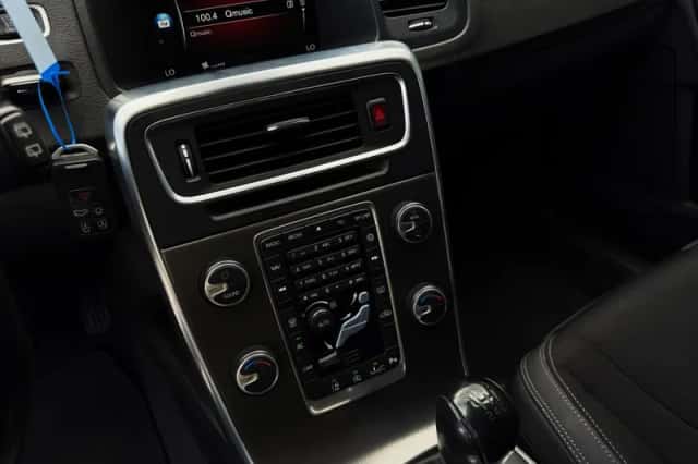 Volvo V60 (2014) thumbnail 19