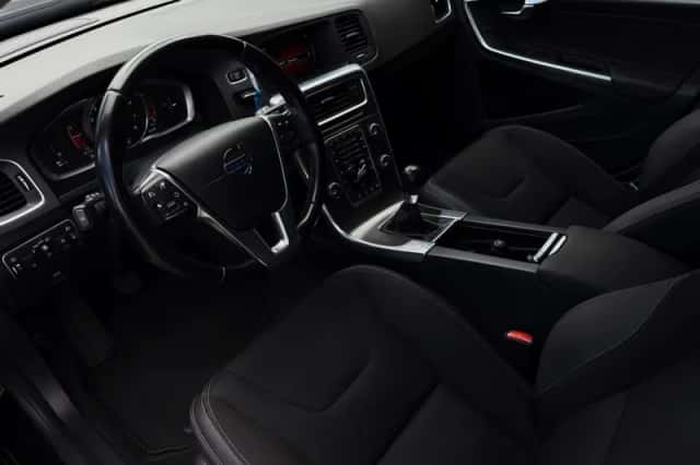 Volvo V60 (2014) thumbnail 3