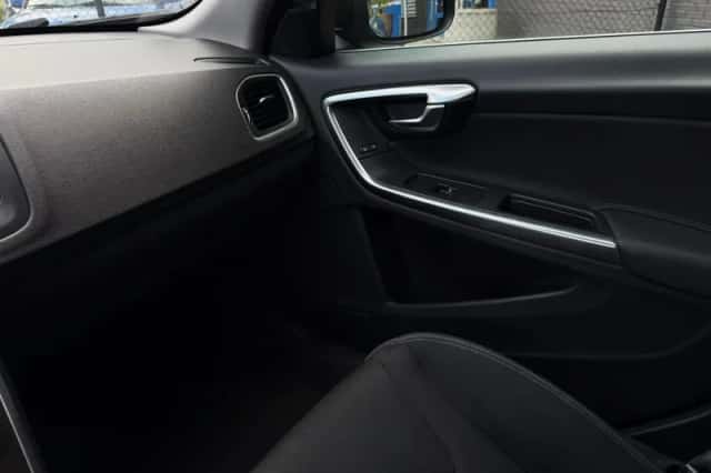 Volvo V60 (2014) thumbnail 21
