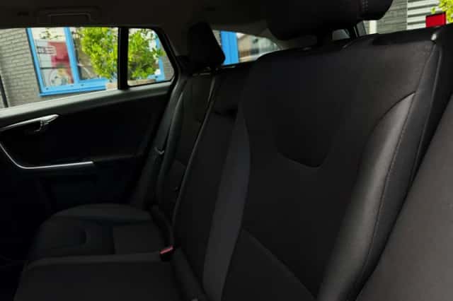 Volvo V60 (2014) thumbnail 23