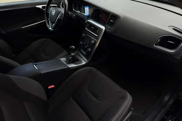 Volvo V60 (2014) thumbnail 26