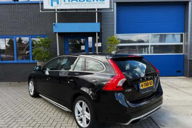 Volvo V60 (2014) thumbnail 6