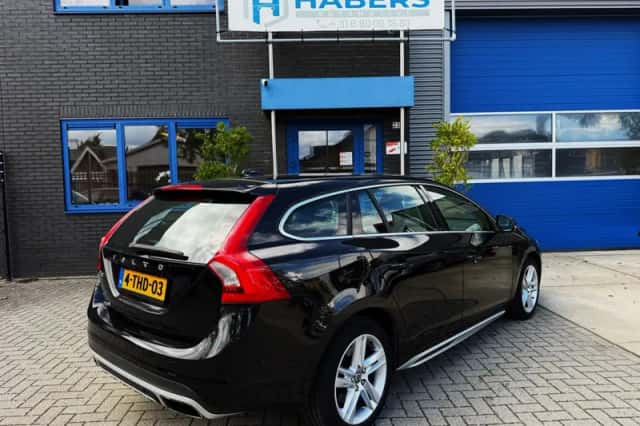 Volvo V60 (2014) thumbnail 8