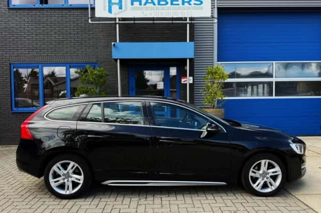 Volvo V60 (2014) thumbnail 9