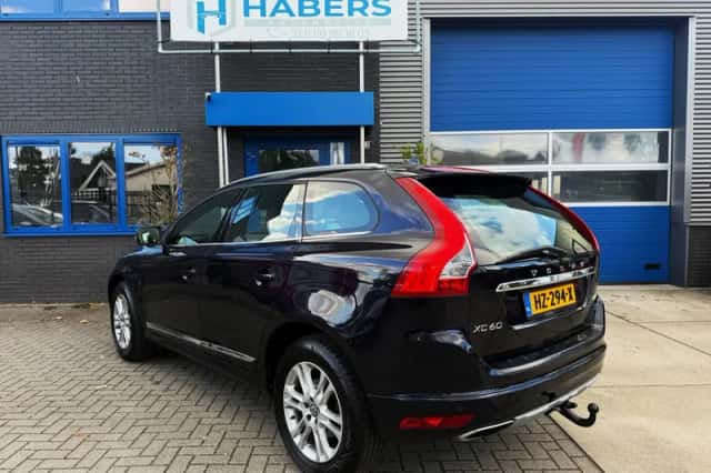 Volvo XC60 (2015) thumbnail 6