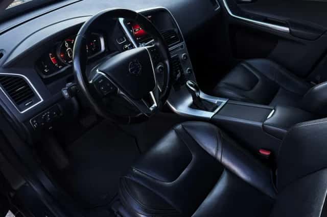 Volvo XC60 (2017) thumbnail 3