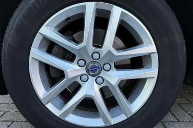 Volvo XC60 (2017) thumbnail 5