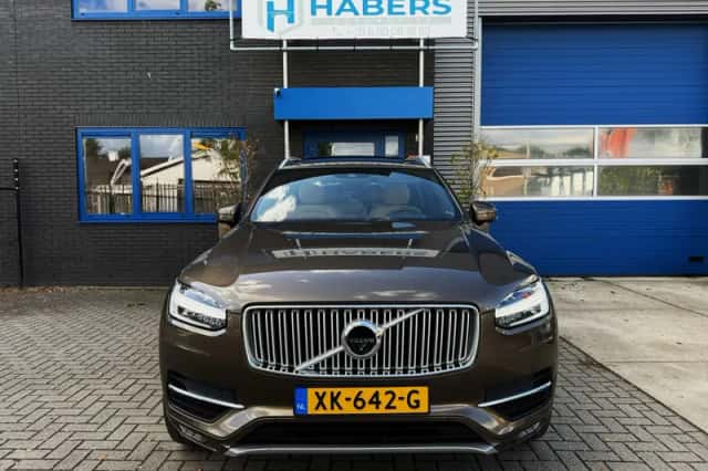 Volvo XC90 (2015) thumbnail 2