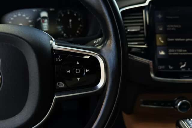Volvo XC90 (2015) thumbnail 17