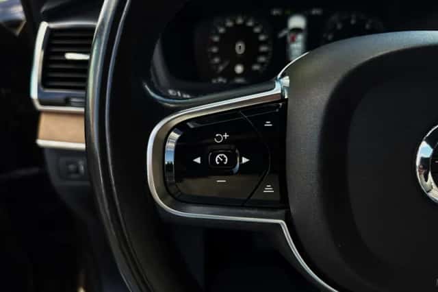 Volvo XC90 (2015) thumbnail 18