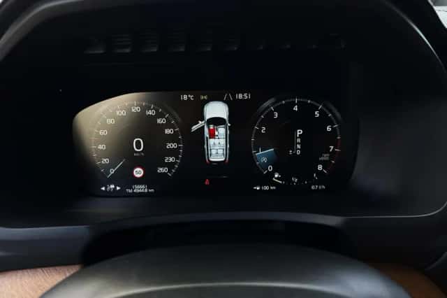 Volvo XC90 (2015) thumbnail 19