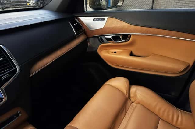 Volvo XC90 (2015) thumbnail 24