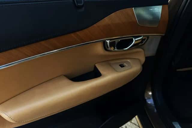 Volvo XC90 (2015) thumbnail 27