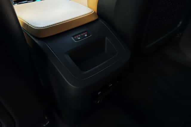 Volvo XC90 (2015) thumbnail 28