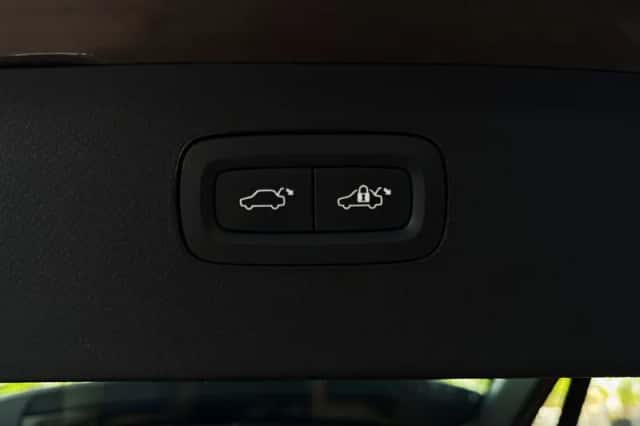 Volvo XC90 (2015) thumbnail 31