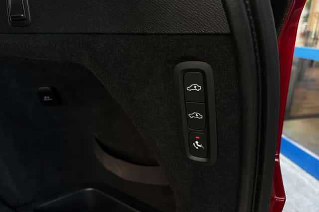 Volvo XC90 (2015) thumbnail 32