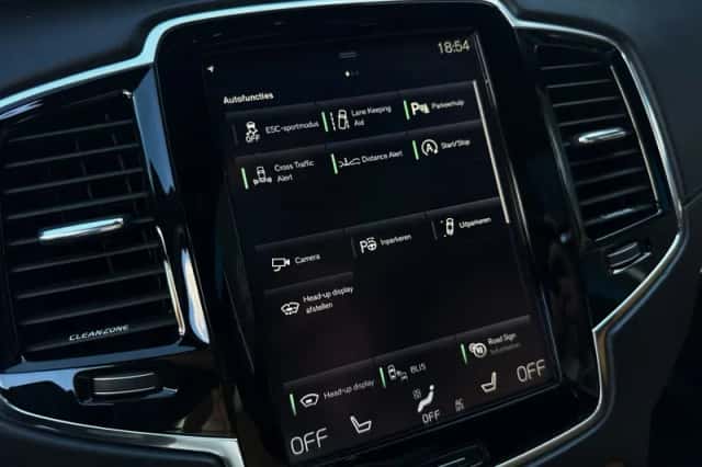 Volvo XC90 (2015) thumbnail 38