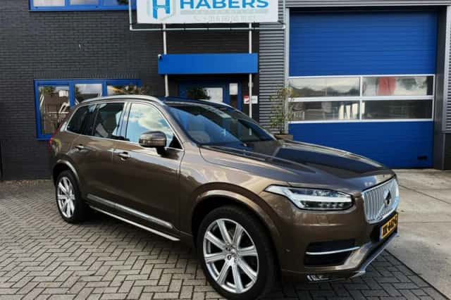 Volvo XC90 (2015) thumbnail 9