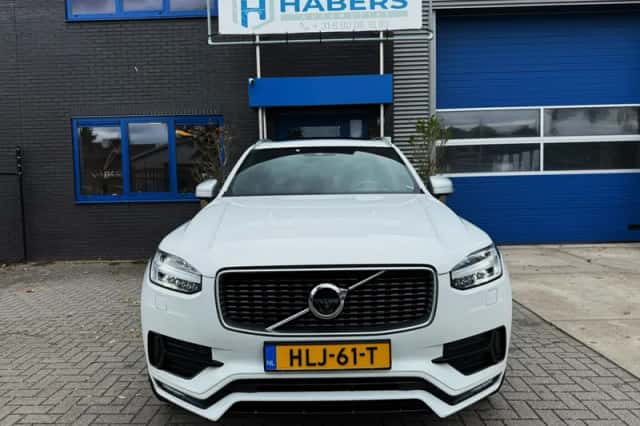 Volvo XC90 (2018) thumbnail 2