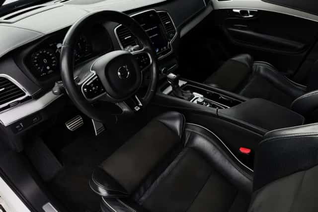 Volvo XC90 (2018) thumbnail 3