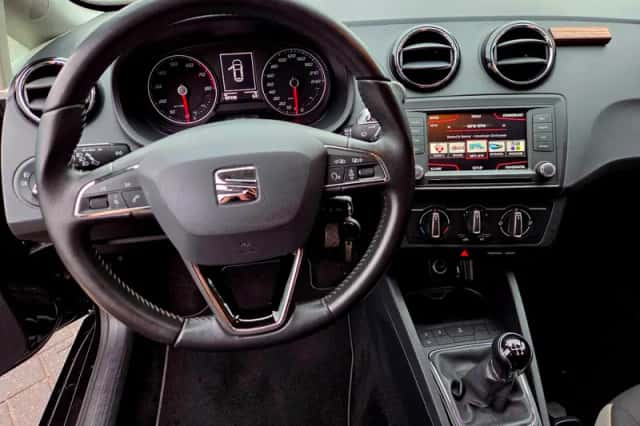 SEAT Ibiza (2016) thumbnail 2
