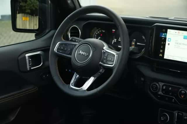 Jeep Wrangler (2024) thumbnail 4