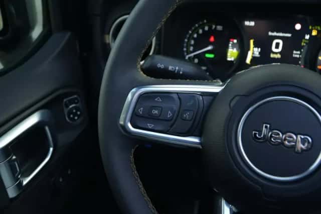 Jeep Wrangler (2024) thumbnail 5