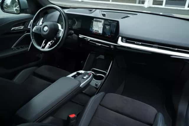 BMW X1 (2022) thumbnail 2