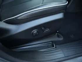 Chrysler Pacifica (2025) thumbnail 11